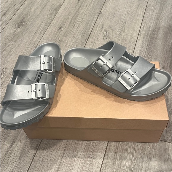 New!! Birkenstock women’s sandals with dual adjustable straps - Picture 1 of 5